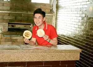 A Global Culinary Journey: Vietnamese Traveler Samples Exotic Delicacies Across 55 Countries Including $4,000 Dishes - image 5