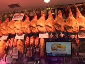 A Global Culinary Journey: Vietnamese Traveler Samples Exotic Delicacies Across 55 Countries Including $4,000 Dishes - image 2