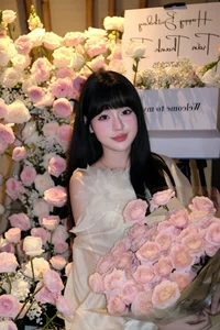Tran Thanh Tam Embraces the Doll Trend: Exploring the Sweet Visuals and Viral Style of the Fried Egg Girl - image 5