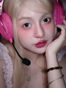 Tran Thanh Tam Embraces the Doll Trend: Exploring the Sweet Visuals and Viral Style of the Fried Egg Girl - image 2