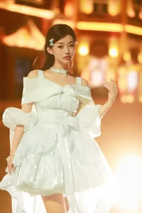YiTuYu Art Language Vol.4932: Showcasing the Unique Aesthetic of Pei Tong Xue - image 0