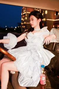 YiTuYu Art Language Vol.4932: Showcasing the Unique Aesthetic of Pei Tong Xue - image 13