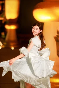 YiTuYu Art Language Vol.4932: Showcasing the Unique Aesthetic of Pei Tong Xue - image 3