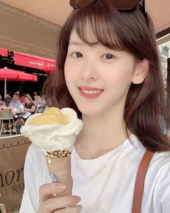 From Viral Sensation to Business Mogul: The Radiant Transformation of the Iconic Milk Tea Girl at High-Profile Events - image 4
