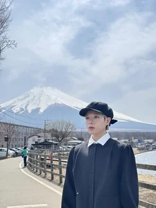 Vietnamese Star Đan Lê Captures the Magic of Japan's Cherry Blossom Season - image 2