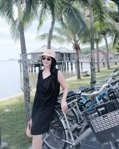 Timeless Elegance: Vietnam's Iconic Flight Attendants and Beauty Queens from 30 Years Ago - image 2