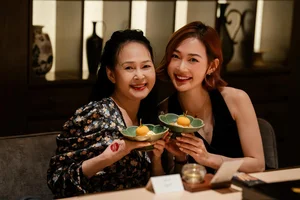 Timeless Elegance: Vietnam's Iconic Flight Attendants and Beauty Queens from 30 Years Ago - image 12