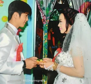 Timeless Beauty: Why This 2014 Bride’s Viral Photos are Captivating Netizens Despite Outdated Trends - image 1