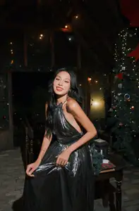 Runner-up Thao Nhi Le's Dazzling Year-End Festival Fashion: An Irresistible Look. - image 10