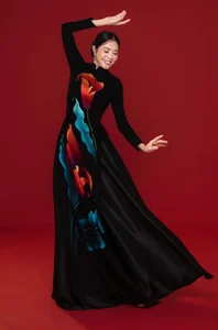 Quynh Hoa and Huong Thuy Showcase the Timeless Elegance of the Traditional Ao Dai - image 8