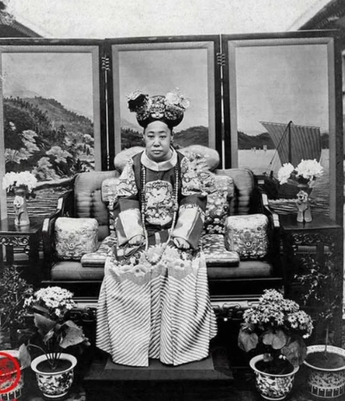 Unveiling the Real Faces of Emperor Guangxu’s Concubines: Rare Historical Gallery of the Qing Dynasty