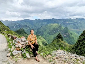 Exploring Ha Giang: A Heartwarming Motorbike Journey with a 70-Year-Old Mother - image 1