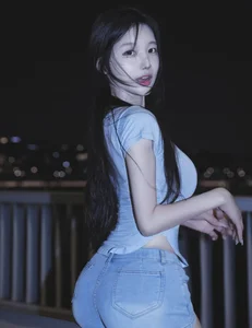 Korean Street Style Trends: The Bold Evolution of Summer Fashion - image 1