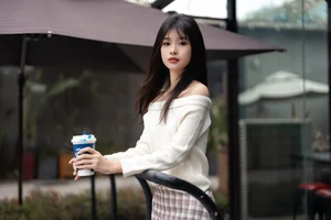 Capturing the Soft Essence of Autumn with Xiao Le Ge Fei Xiang - image 16