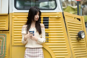 Capturing the Soft Essence of Autumn with Xiao Le Ge Fei Xiang - image 5