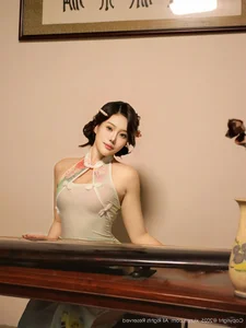 Elegant Modern Cheongsam Fashion and Oriental Aesthetic Photography: XiuRen No.10749 Featuring the Graceful Lilyanna - image 5