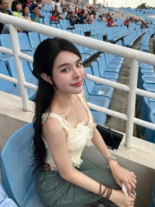 The Everyday Beauty of Nam Dinh’s Famous Fitness Influencer - image 0