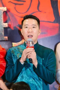 Midu Radiates Elegance on the Red Carpet Supporting Kieu Trinh - image 7