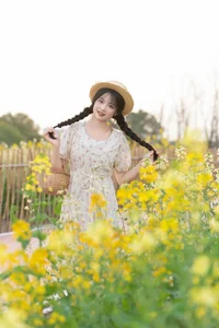 YiTuYu Art Language Vol.6726: Capturing Elegance with Xiao Ou O - image 3