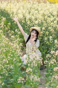 YiTuYu Art Language Vol.6726: Capturing Elegance with Xiao Ou O - image 4