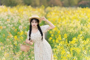 YiTuYu Art Language Vol.6726: Capturing Elegance with Xiao Ou O - image 2
