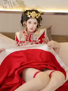 Li Shuang Er: Traditional Beauty in Vibrant Xiùhéfú from XiuRen model Part01 - image 8