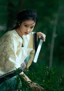 Cinematic Wuxia Elegance with Li Yu Ayu in YiTuYu Vol.8893 - image 2