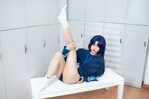 Coser PoppaChan Hayase Yuuka Part01: Dynamic & Alluring Locker Room Cosplay - image 9