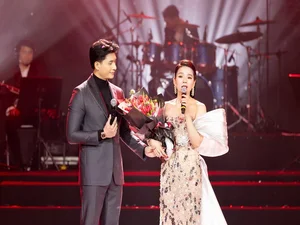 Le Quyen Stuns in Youthful No-Pants Fashion Trend: A Bold Style Statement - image 0