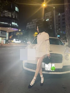 Le Quyen Stuns in Youthful No-Pants Fashion Trend: A Bold Style Statement - image 1