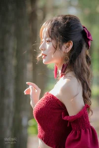Stunning Beauty Gallery: Exploring the Elegant Style and Charisma of Ngan Ha - image 3