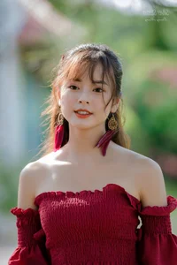 Stunning Beauty Gallery: Exploring the Elegant Style and Charisma of Ngan Ha - image 5