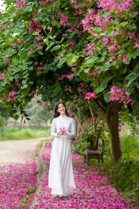 Stunning Beauty Gallery: Exploring the Elegant Style and Charisma of Ngan Ha - image 19