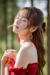 Stunning Beauty Gallery: Exploring the Elegant Style and Charisma of Ngan Ha - image 28