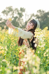 Lạc Bước Giữa Đồng Hoa Cải Vàng Cùng Nàng Thơ Xia Yu Xiao Nian - image 1