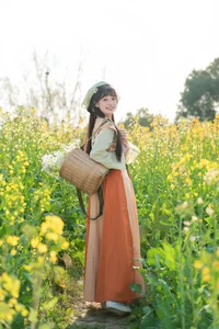 Lạc Bước Giữa Đồng Hoa Cải Vàng Cùng Nàng Thơ Xia Yu Xiao Nian - image 34