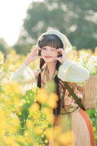 Lạc Bước Giữa Đồng Hoa Cải Vàng Cùng Nàng Thơ Xia Yu Xiao Nian - image 3