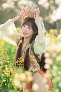 Lạc Bước Giữa Đồng Hoa Cải Vàng Cùng Nàng Thơ Xia Yu Xiao Nian - image 2