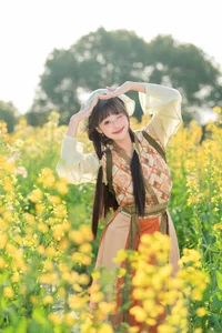 Lạc Bước Giữa Đồng Hoa Cải Vàng Cùng Nàng Thơ Xia Yu Xiao Nian - image 0