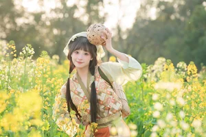 Lạc Bước Giữa Đồng Hoa Cải Vàng Cùng Nàng Thơ Xia Yu Xiao Nian - image 38