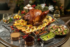 Gourmet Christmas Menu: Serving the Perfect Roasted Turkey and Luxury King Crab - image 8