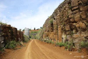 Rare Columnar Basalt Rock Formations Discovered During Road Construction in Quang Nam, Vietnam - image 6