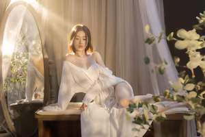 VGU No.154: Discover the Alluring and Dreamy Beauty of a Woman Bathed in Golden Sunlight - image 6