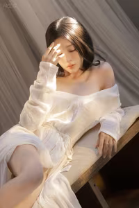 VGU No.154: Discover the Alluring and Dreamy Beauty of a Woman Bathed in Golden Sunlight - image 3