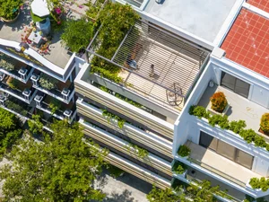 Modern Green Townhouse Design: An Urban Oasis Amidst the Concrete Jungle - image 4