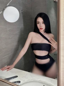 Postpartum Fitness Inspiration: How Thao Bebe Maintains Her Stunning Look After Twins - image 3