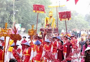 Unique Palanquin Procession at Hung Temple Vietnam Cultural Heritage - image 0