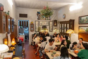 Hanoi's 'Noble' Bun Rieu: A Luxury Twist on Traditional Vietnamese Street Food - image 2