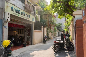 Hanoi's 'Noble' Bun Rieu: A Luxury Twist on Traditional Vietnamese Street Food - image 8