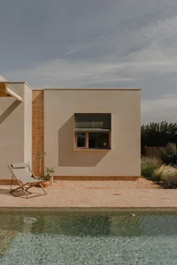 Creative Architecture: A Stunning One-Story Home Built on a Challenging Triangular Plot - image 6